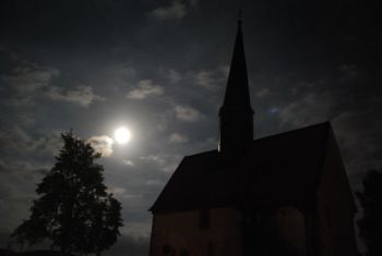 Nikolaikirche bei Mondschein