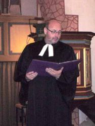 Pfarrer Jürgen Seng bei der Lesung